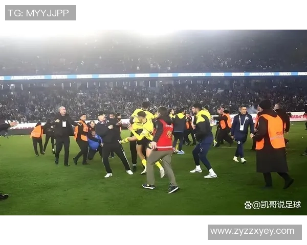 马拉多纳遭围殴：足球界的震撼时刻